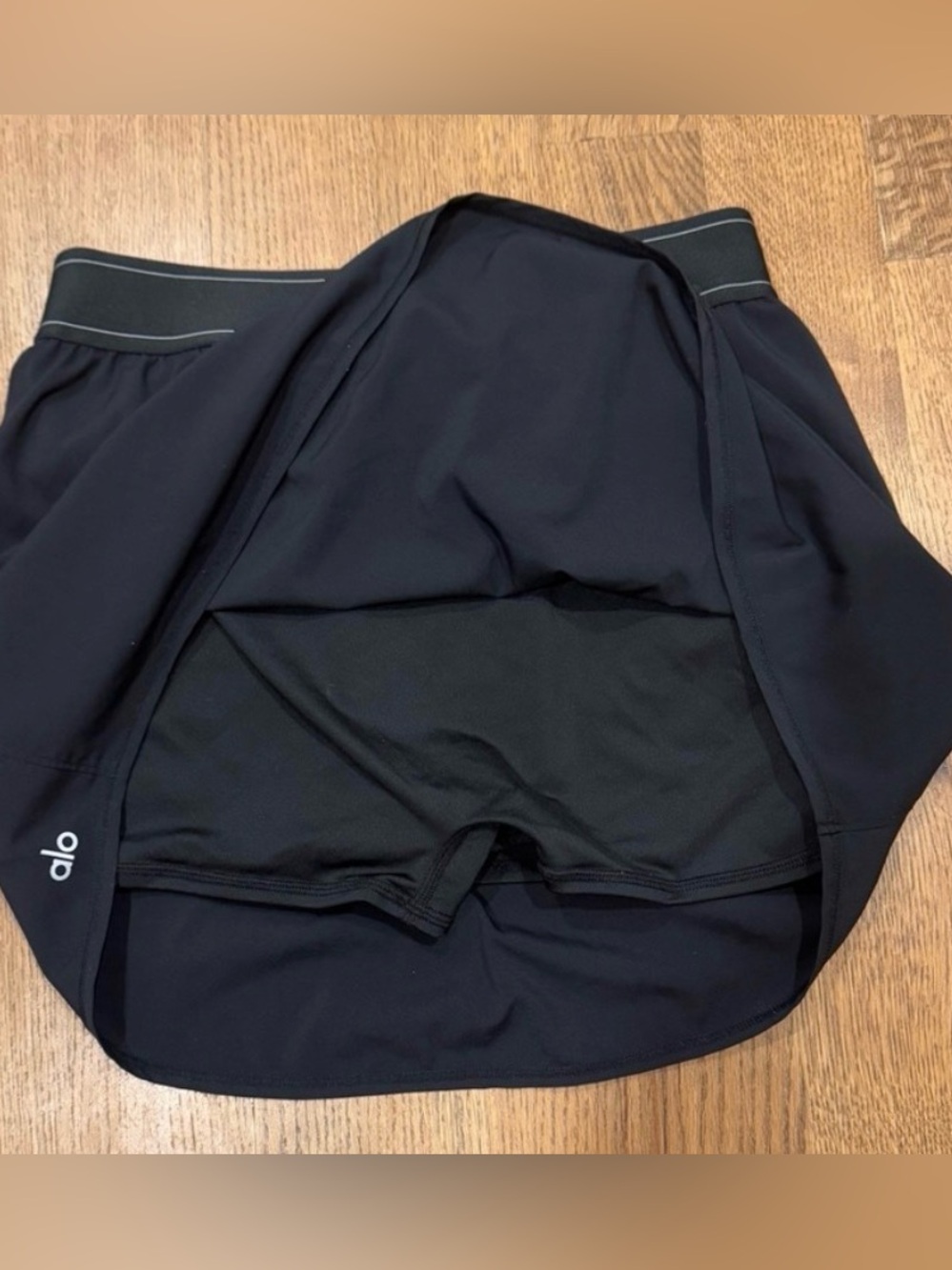 ALO Yoga Black Skirt with white Logo Waistband - Picture 3 of 3
